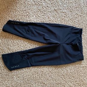 Old Navy High Waisted Elevate Compression Run Crop